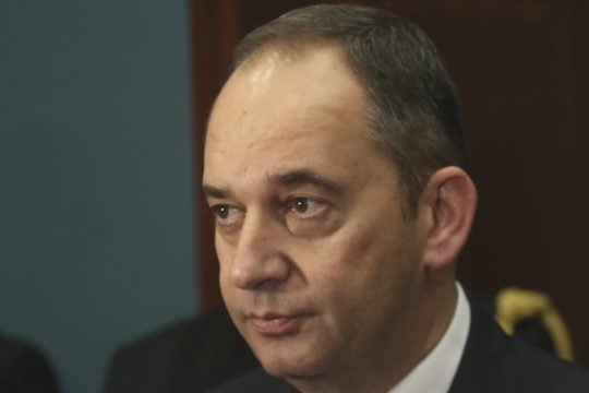 Αλλάζει τροπάριο ο Πλακιωτάκης για τις επαναπροωθήσεις