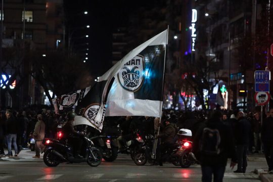 Απτόητοι, παρά την πρωθυπουργική… απειλή