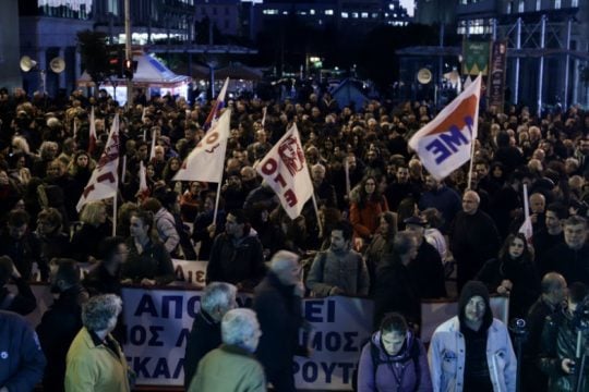 «Όχι στο νέο ασφαλιστικό Κατρούγκαλου-Βρούτση» από χιλιάδες διαδηλωτές