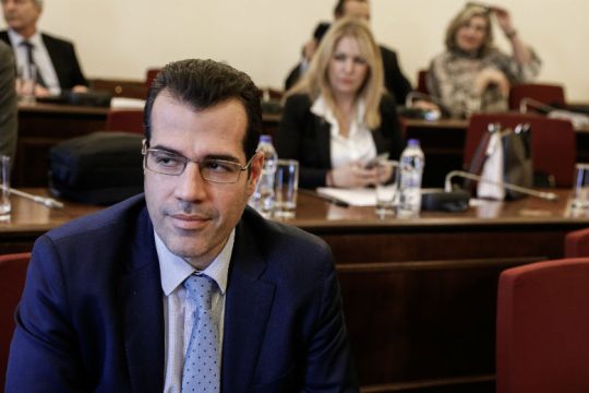 Απέρριψαν το αίτημα εξαίρεσης Πλεύρη, αποχώρησε ο ΣΥΡΙΖΑ