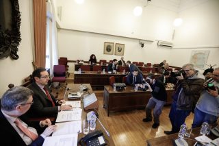 «Εισαγγελείς» με κουκούλες