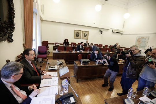 «Εισαγγελείς» με κουκούλες