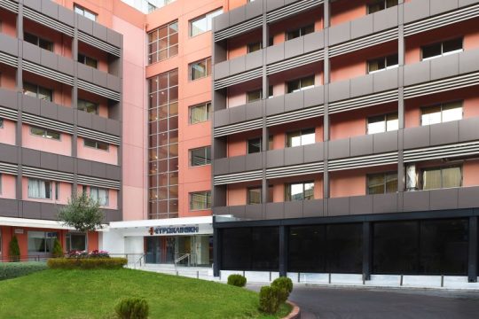Πανευρωπαϊκή πρωτιά από την Ευρωκλινική Αθηνών: Ολική αρθροπλαστική ισχίου/γόνατος χωρίς νοσηλεία
