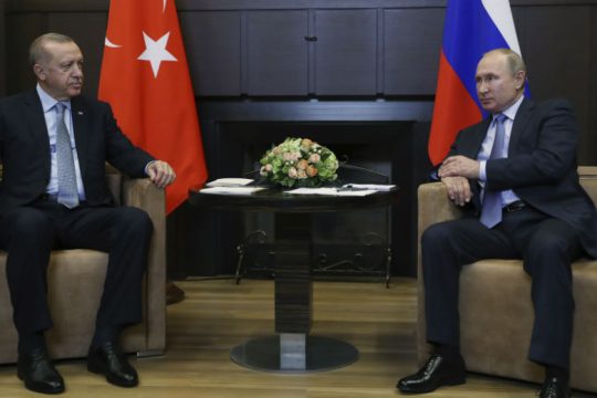 Τηλεφωνική επικοινωνία Πούτιν – Ερντογάν με φόντο τις εχθροπραξίες στην Ιντλίμπ