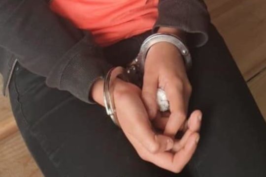 Χωρίζουν 19χρονη από την οικογένειά της και την απελαύνουν στην Τουρκία