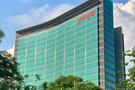 Huawei: στο τοπ 10 των εταιρειών με τη μεγαλύτερη αξία παγκοσμίως