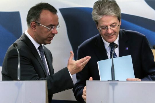 Μοίρασε χρησμούς και… δεσμεύσεις