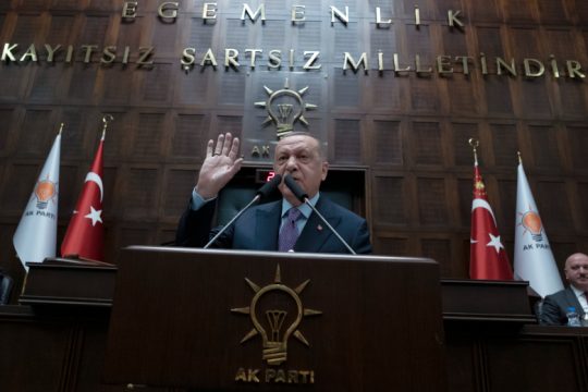 Ζήτησε πράξεις, πήρε μόνο λόγια