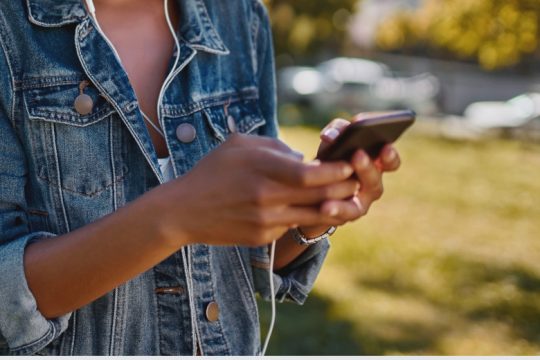 To texting η μεγαλύτερη απειλή για την ασφάλεια των πεζών