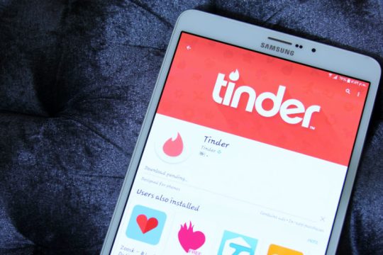 Έρευνα κατά Google και Tinder για παραβίαση προσωπικών δεδομένων στην E.E.