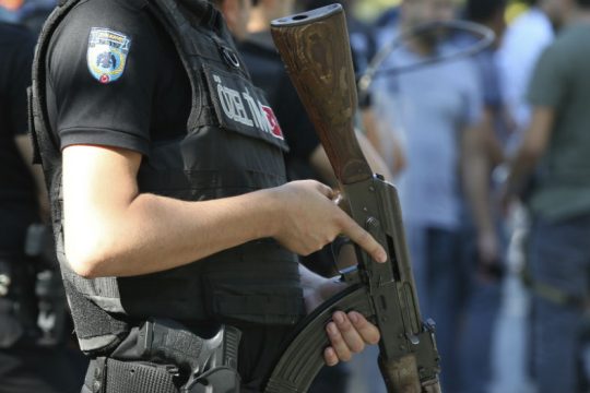 Αθρόες συλλήψεις στον τουρκικό στρατό 4 χρόνια μετά την απόπειρα πραξικοπήματος