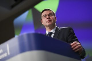 Ο αντιπρόεδρος της Ευρωπαϊκής Επιτροπής Βάλντις Ντομπρόβσκις
