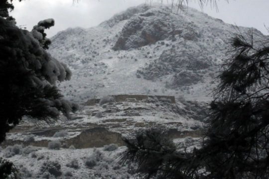 Ψυχρή εισβολή με χιονοπτώσεις και θυελλώδεις άνεμους