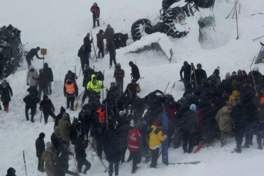 Στους 38 ο αριθμός των νεκρών από τις δύο χιονοστιβάδες στην Τουρκία