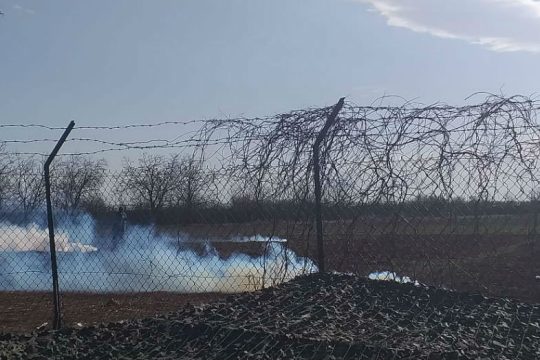 Έβρος: Μαζική ρίψη χημικών προς τις ελληνικές δυνάμεις