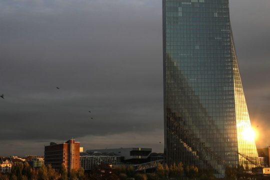 Ολα τα βλέμματα στη Φρανκφούρτη