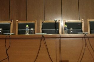 Ανώτατοι δικαστές προσφέρουν το 50% των μισθών τους στη μάχη για τον κορονοϊό