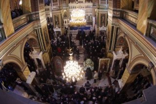 Εξαπλώνεται ο ιός του σκοταδισμού με λίγες εξαιρέσεις ιεραρχών