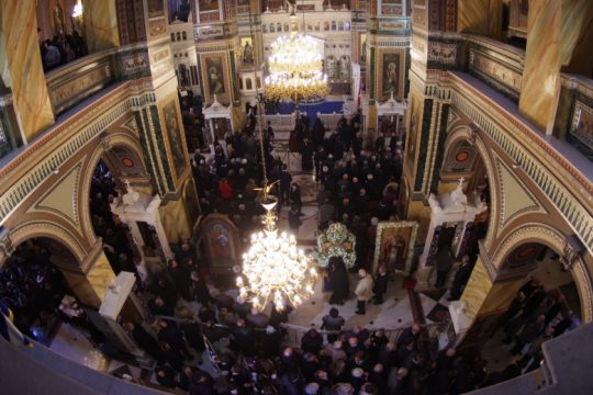 Εξαπλώνεται ο ιός του σκοταδισμού με λίγες εξαιρέσεις ιεραρχών