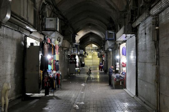 Εξαρση της πανδημίας στο Ιράν, ελπίδες από Κίνα