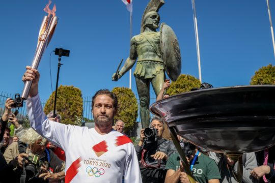 Το λακωνίζειν, φιλοσοφείν. Το σπαρτιατίζειν, καίει φλόγες