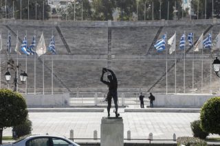 Aυξάνονται αντί να μειώνονται οι παραβάτες των μέτρων