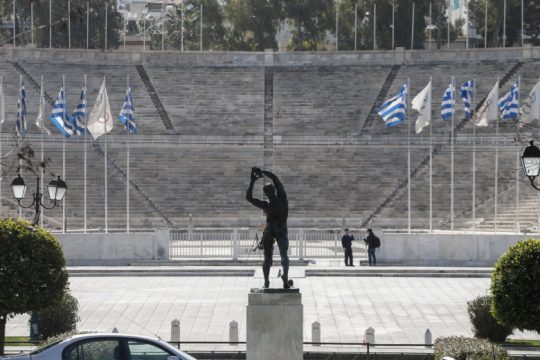 Aυξάνονται αντί να μειώνονται οι παραβάτες των μέτρων