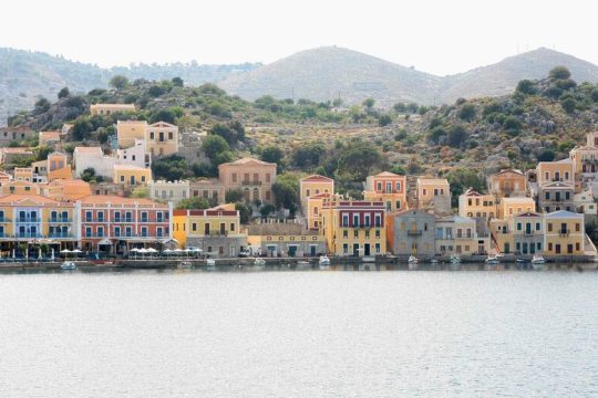 «Μην έρχεστε στα νησιά»