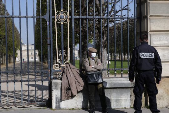 Αόρατοι εχθροί και ανεύθυνοι πολέμαρχοι
