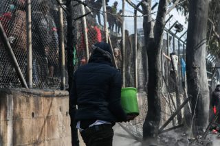 Νεκρό εξάχρονο παιδί από πυρκαγιά στη Μόρια