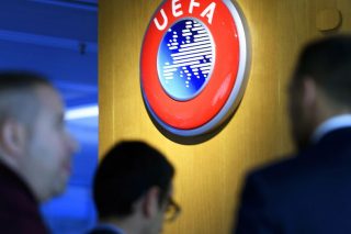 Στο… τραπέζι με τον κορονοϊό