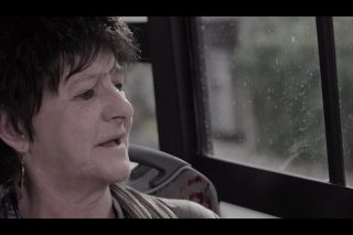 «Δυο πρωινά λεωφορεία»: πρεμιέρα του βίντεο για το νέο τραγούδι της Φ. Βελεσιώτου στην efsyn city
