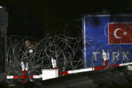 Κλειστά τα σύνορα της Τουρκίας με την Ελλάδα και τη Βουλγαρία