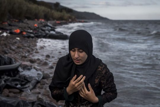 Μπρος φράχτες και πίσω πόλεμος· παντού καταπίεση και πατριαρχία