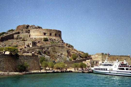 Μια ιστορία νησιωτικής εξορίας και ένα πολιτικό πρόβλημα