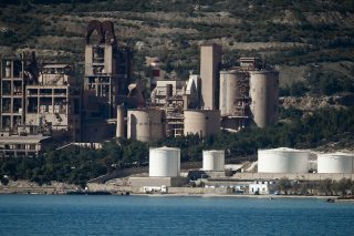Ζητούν αναστολή λειτουργίας της τσιμεντοβιομηχανίας ΑΓΕΤ στον Βόλο