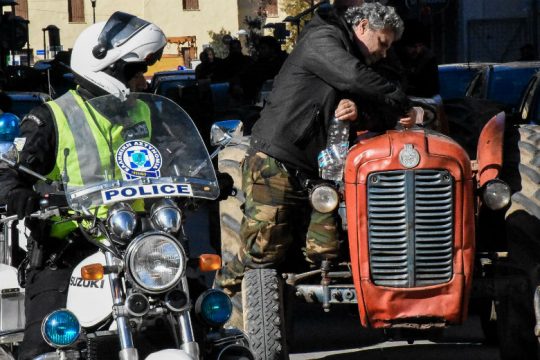 Τι πρέπει να ξέρουν αγρότες και μελισσοκόμοι για τις μετακινήσεις τους