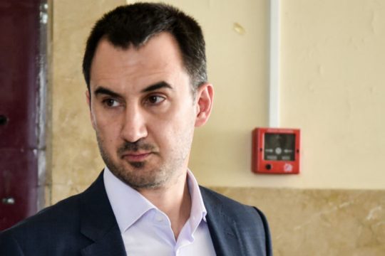 «Την μικροπολιτική αμηχανία της κυβέρνησης επιβεβαιώνει η παρουσία χιλιάδων πιστών σήμερα»