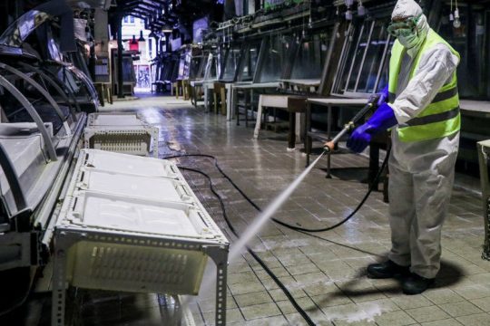 Οι τελικές ρυθμίσεις για το επίδομα των 800 ευρώ και τις αναγκαστικές άδειες