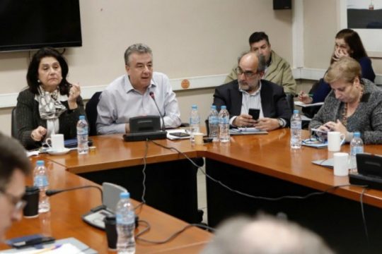 Αρναουτάκης προς Μηταράκη: «Να συνεχιστεί η φιλοξενία προσφύγων με το ESTIA»
