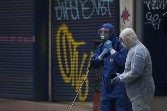 Ποιες ηλικίες και περιοχές πλήττει περισσότερο ο Covid-19 στην Ελλάδα