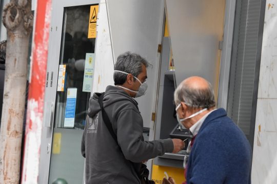 Επίδομα… πτωχοκομείου δίνει η Ελλάδα
