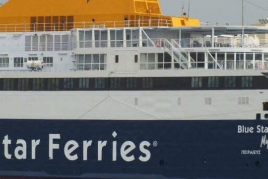 Ακινητοποιημένο στη Λήμνο το «Blue Star Μύκονος» λόγω ύποπτου κρούσματος κορονοϊού