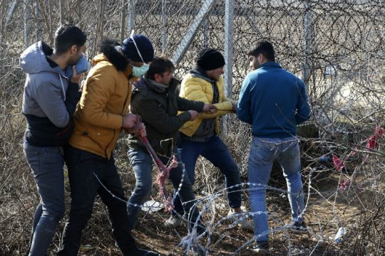 Η Ύπατη Αρμοστεία του ΟΗΕ απορρίπτει την αναστολή αιτήσεων ασύλου