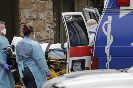 Ασταμάτητη η επιδημία, έκτακτα μέτρα και οικονομικές επιπτώσεις