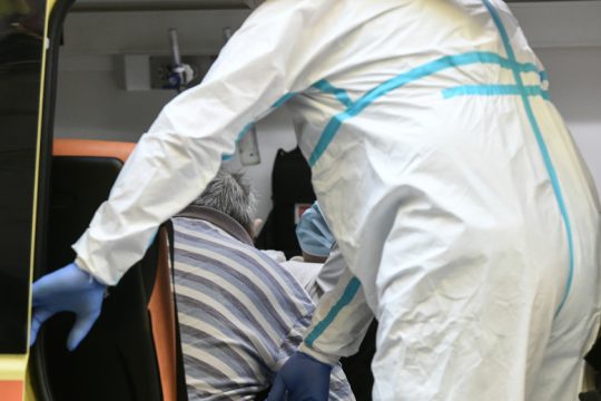 352 κρούσματα, 65 νοσηλεύονται στα νοσοκομεία
