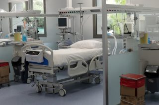 Τι να κάνεις τις κλίνες χωρίς προσωπικό και υγειονομικό υλικό;