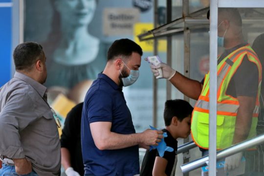 Αυστηροποιούνται τα μέτρα, καταρρέουν οι αγορές