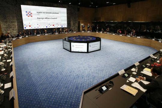 Κι άλλα ευρωπαϊκά ευχολόγια προς την Ελλάδα για το προσφυγικό