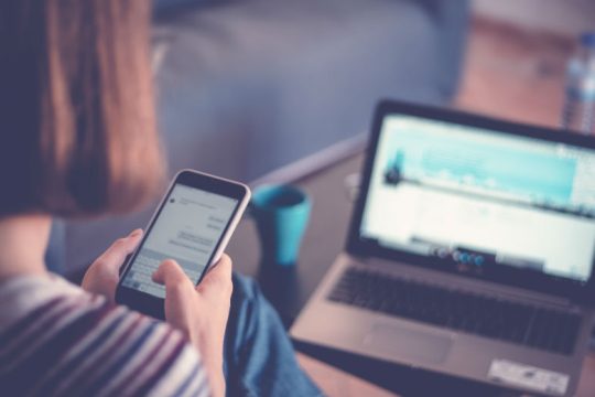 Έκκληση για δωρεάν συνδρομητικές υπηρεσίες για εργασία και ψυχαγωγία